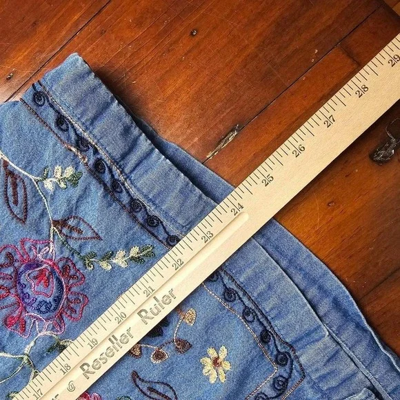 FLORAL HAND STITCHED DENIM BUTTON UP SHIRT‎ - Picture 7 of 8